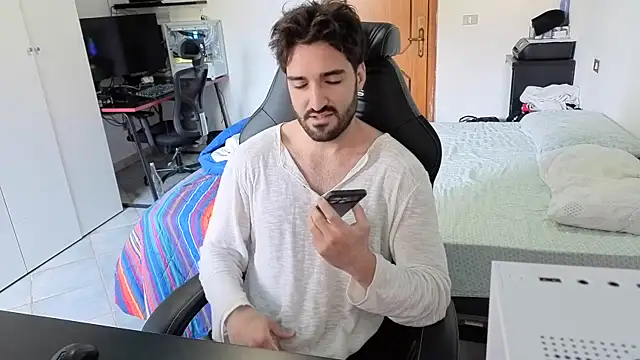 Al3xox02 online show from March 2026 10:37:01 AM