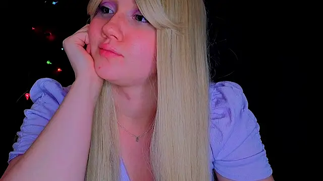 Snapshot of Darling_Bri_ chatting on October 2025 06:52:02 PM Darling Bri online show from October 2025 06:52:02 PM