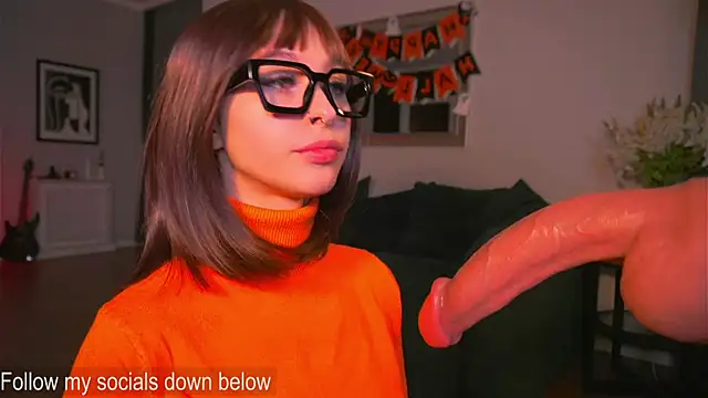 karolineneuer  online show from October 2025 02:15:01 AM