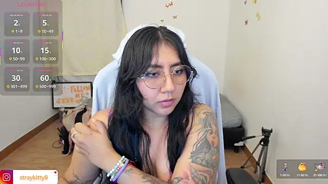 Snapshot of LoveLyy- chatting on October 2025 01:36:02 AM LoveLyy- online show from October 2025 01:36:02 AM