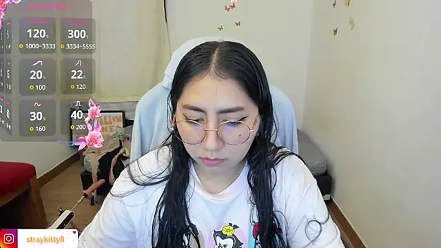 Snapshot of LoveLyy- chatting on November 2025 04:49:01 PM LoveLyy- online show from November 2025 04:49:01 PM