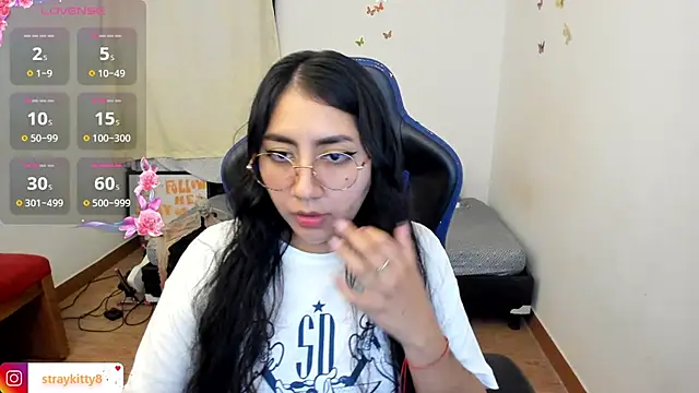 Snapshot of LoveLyy- chatting on December 2025 09:10:02 PM LoveLyy- online show from December 2025 09:10:02 PM