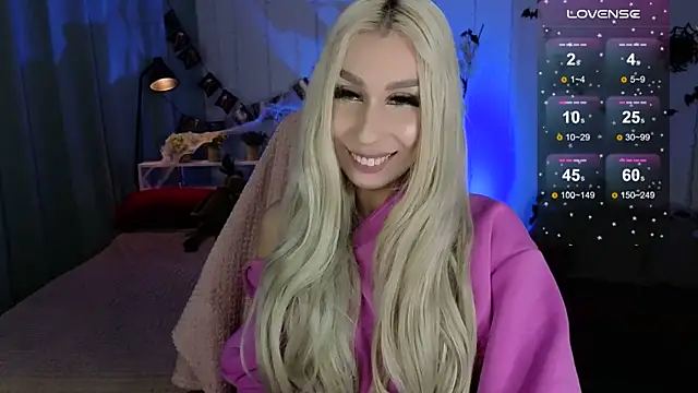 EvelynnLuxe online show from October 2025 08:31:02 PM