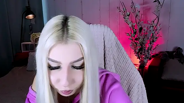 EvelynnLuxe online show from October 2025 01:57:02 PM