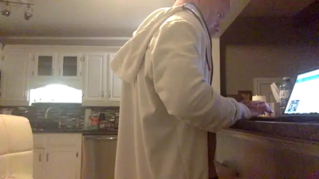 Snapshot of Muscledick40 chatting on February 2026 06:40:02 AM Muscledick40 online show from February 2026 06:40:02 AM