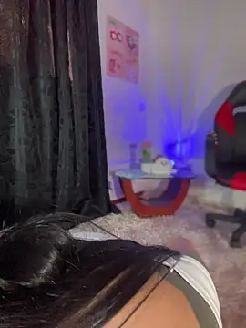 AlannaDollx online show from November 2025 01:44:01 PM