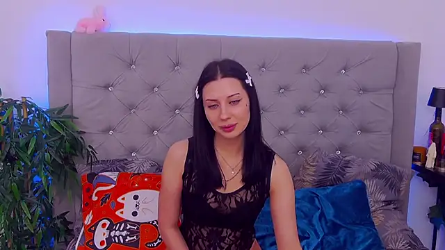 Snapshot of MaeAnna chatting on November 2025 04:37:01 AM MaeAnna online show from November 2025 04:37:01 AM