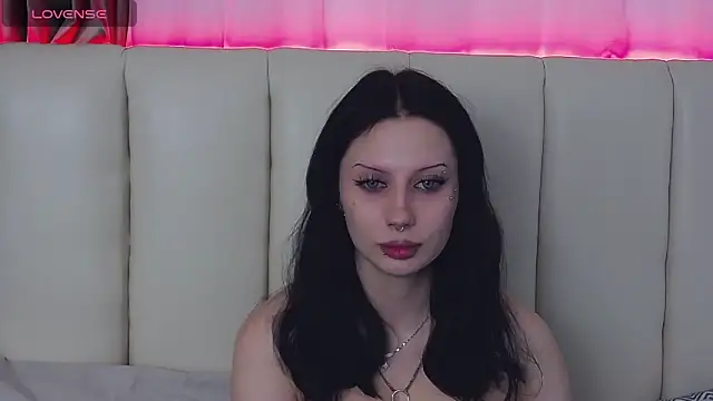 Snapshot of MaeAnna chatting on December 2025 01:27:01 PM MaeAnna online show from December 2025 01:27:01 PM