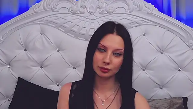 Snapshot of MaeAnna chatting on December 2025 01:06:01 PM MaeAnna online show from December 2025 01:06:01 PM