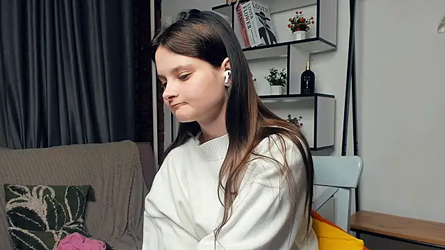 Snapshot of SkyDoll chatting on October 2025 09:23:01 PM SkyDoll online show from October 2025 09:23:01 PM