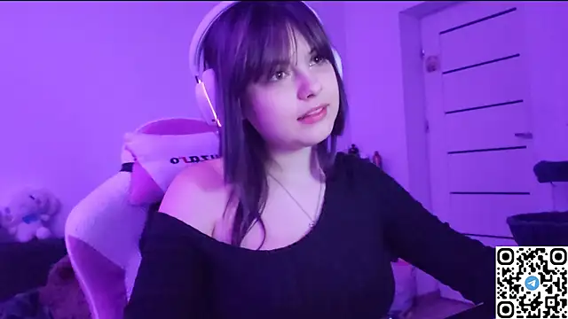 KristiBloom online show from November 2025 09:14:02 PM