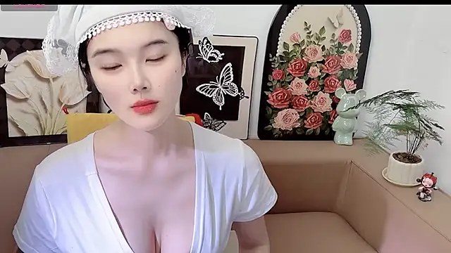 Snapshot of T-TeaR chatting on July 2026 02:04:02 AM T-TeaR online show from July 2026 02:04:02 AM