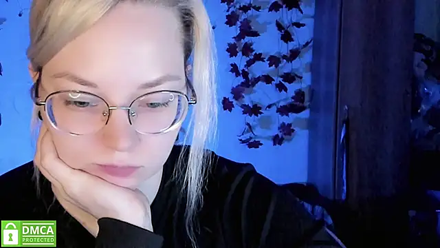 HoneyDazzle online show from November 2025 06:30:02 PM