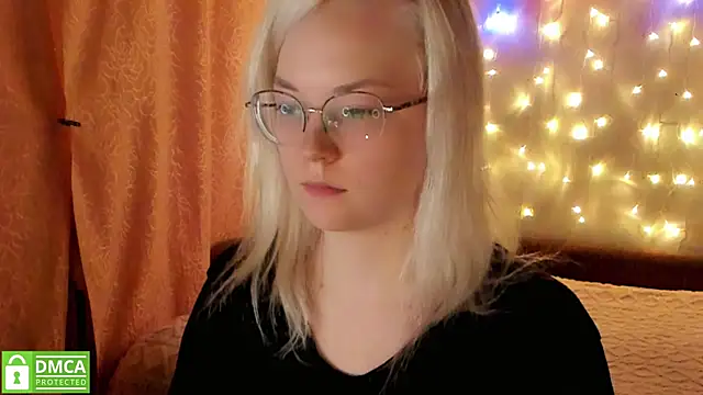 HoneyDazzle online show from November 2025 07:38:01 PM