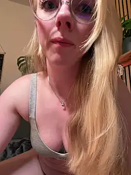 LinaLeana online show from April 2026 05:54:01 PM