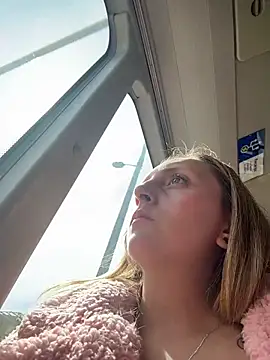 Snapshot of Mia_dca chatting on December 2025 06:50:01 PM Mia dca online show from December 2025 06:50:01 PM