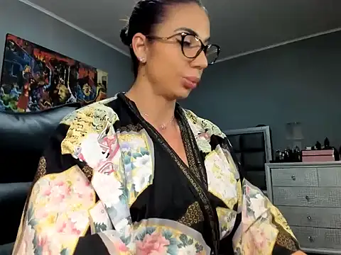 Snapshot of Alesyamuscledoll@xh chatting on November 2025 08:33:02 PM Alesyamuscledollxh online show from November 2025 08:33:02 PM