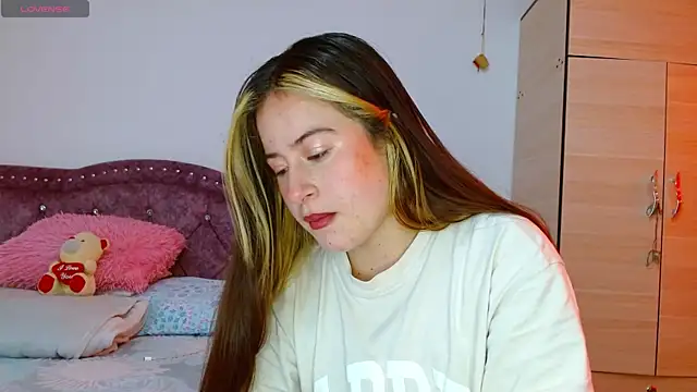 Hanssel tess online show from October 2025 03:47:02 PM