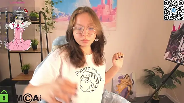 Nuura Moore online show from October 2025 12:45:01 AM