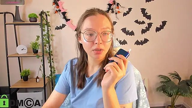 Nuura Moore online show from November 2025 12:54:01 AM