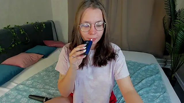 Nuura Moore online show from November 2025 01:29:01 AM