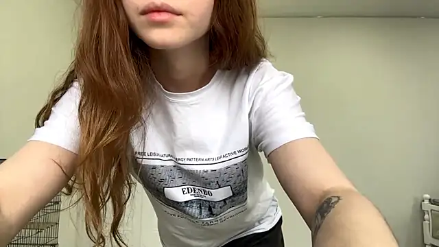 Snapshot of EhtelBiondi chatting on October 2025 08:33:01 AM EhtelBiondi online show from October 2025 08:33:01 AM