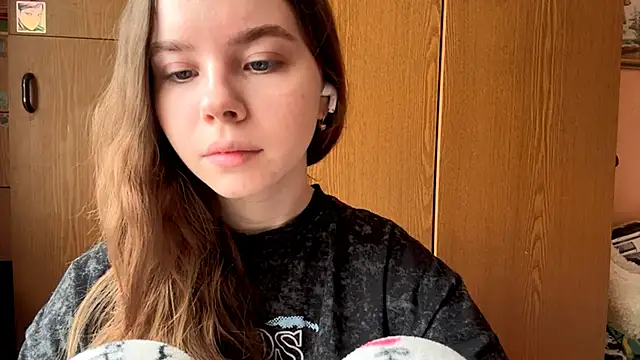 EhtelBiondi online show from January 2026 08:08:01 AM