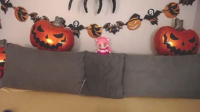 Evarey  online show from October 2025 05:44:02 AM