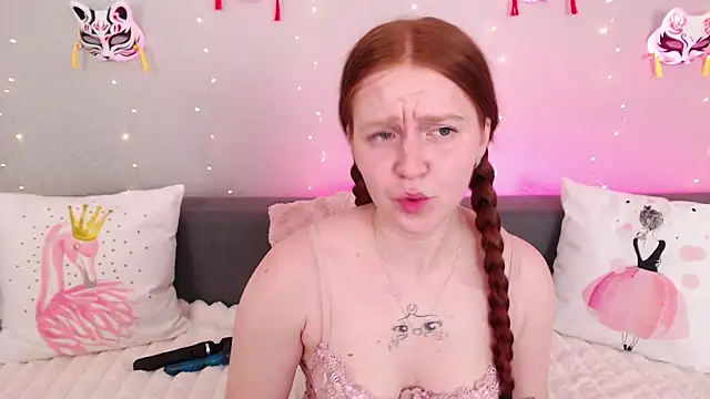 Snapshot of Evarey_ chatting on June 2026 04:24:02 AM Evarey online show from June 2026 04:24:02 AM