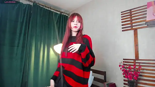 Snapshot of _LucyStars_ chatting on October 2025 01:23:01 PM LucyStars online show from October 2025 01:23:01 PM