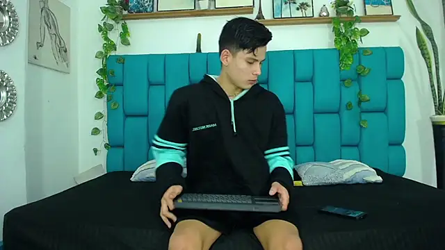 Brian hot online show from November 2025 07:49:02 PM