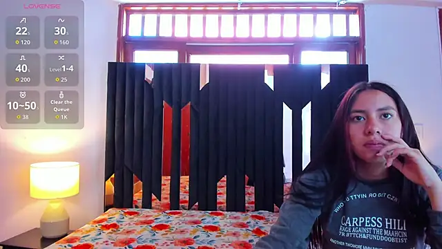 Sofy and Mia online show from November 2025 12:51:02 PM