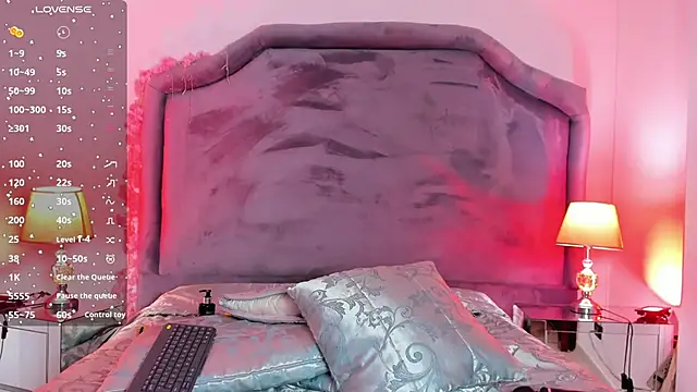 Emma Saylor online show from November 2025 06:52:02 PM