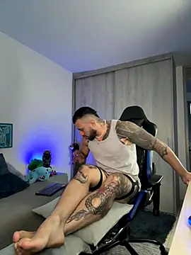 Dave-Max01 online show from November 2025 10:47:02 AM