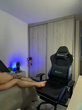 Dave-Max01 online show from November 2025 02:56:01 AM