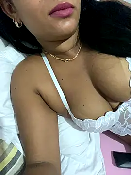 Snapshot of Brunamorenago chatting on November 2025 12:33:01 AM Brunamorenago online show from November 2025 12:33:01 AM