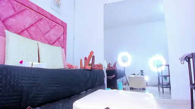 Bigasshott  online show from February 2026 07:12:01 PM