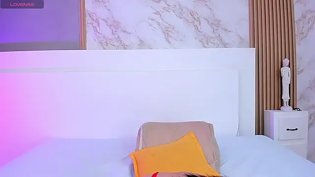 Snapshot of TianaGlow44 chatting on November 2025 11:45:01 AM TianaGlow44 online show from November 2025 11:45:01 AM