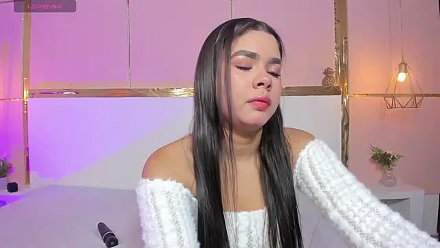 Snapshot of TianaGlow44 chatting on December 2025 11:58:02 AM TianaGlow44 online show from December 2025 11:58:02 AM