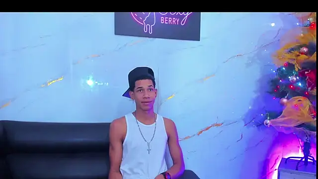 Snapshot of Little_nicoll chatting on November 2025 10:45:02 PM Little nicoll online show from November 2025 10:45:02 PM