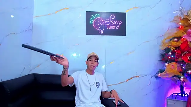 Snapshot of Little_nicoll chatting on December 2025 10:26:01 PM Little nicoll online show from December 2025 10:26:01 PM