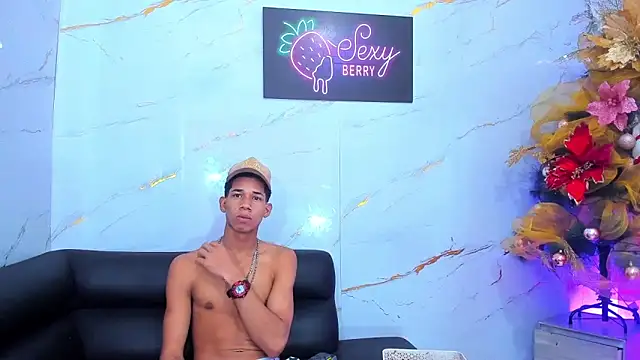 Snapshot of Little_nicoll chatting on December 2025 10:51:01 PM Little nicoll online show from December 2025 10:51:01 PM