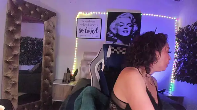 Snapshot of Beatricez chatting on October 2025 06:42:02 PM Beatricez online show from October 2025 06:42:02 PM