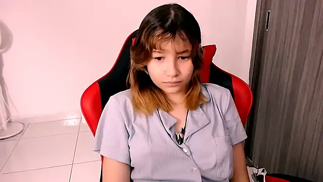 EmuOtori online show from January 2026 12:18:02 PM