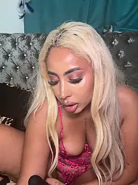 Snapshot of zara_bellexx chatting on May 2026 02:18:01 AM zara bellexx online show from May 2026 02:18:01 AM