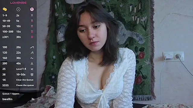 MiaLovelyOne online show from May 2026 01:07:01 PM
