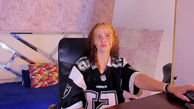 Snapshot of benny_wilson chatting on December 2025 04:29:01 AM benny wilson online show from December 2025 04:29:01 AM