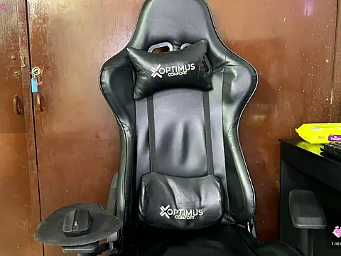 Snapshot of BigTitsGirl04 chatting on February 2026 11:54:01 PM BigTitsGirl04 online show from February 2026 11:54:01 PM