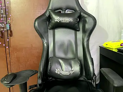 Snapshot of BigTitsGirl04 chatting on February 2026 10:27:02 PM BigTitsGirl04 online show from February 2026 10:27:02 PM