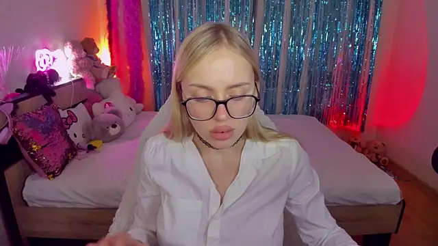 CeaneLino online show from November 2025 06:18:01 PM